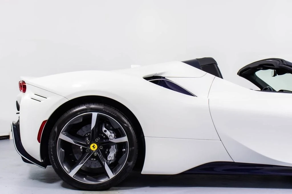 2022 Ferrari SF90 Spider - Image 18 of 31