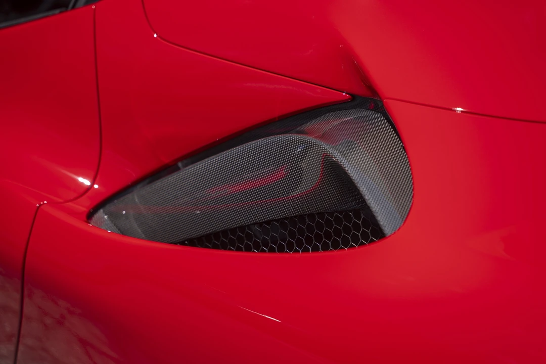 2022 Ferrari SF90 Spider - Image 24 of 31