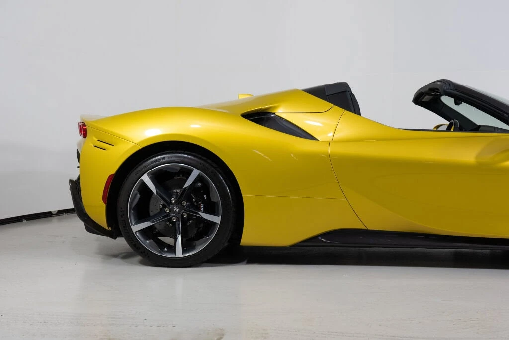 2022 Ferrari SF90 Spider - Image 16 of 31