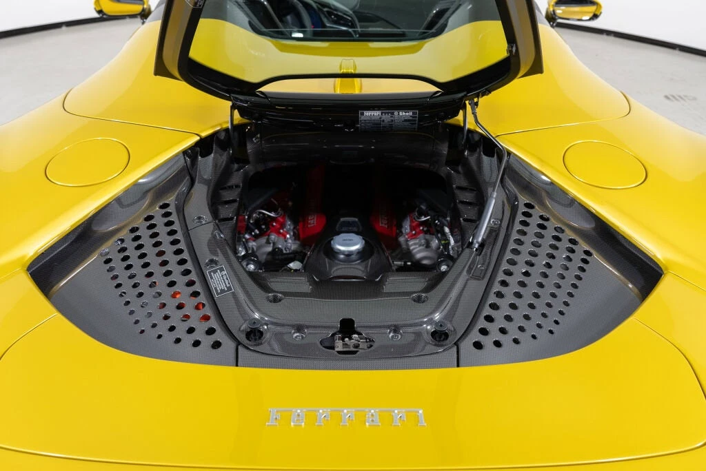 2022 Ferrari SF90 Spider - Image 25 of 31