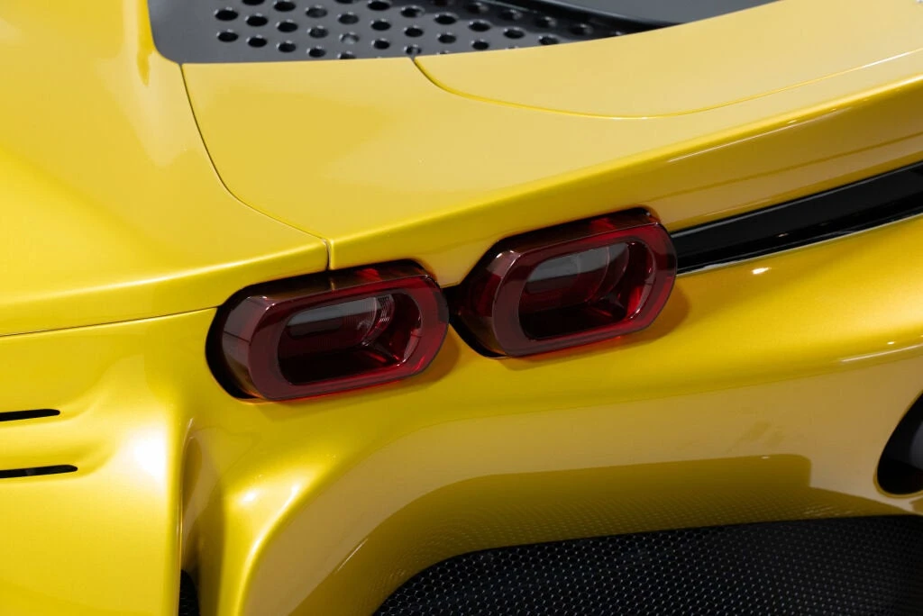 2022 Ferrari SF90 Spider - Image 27 of 31