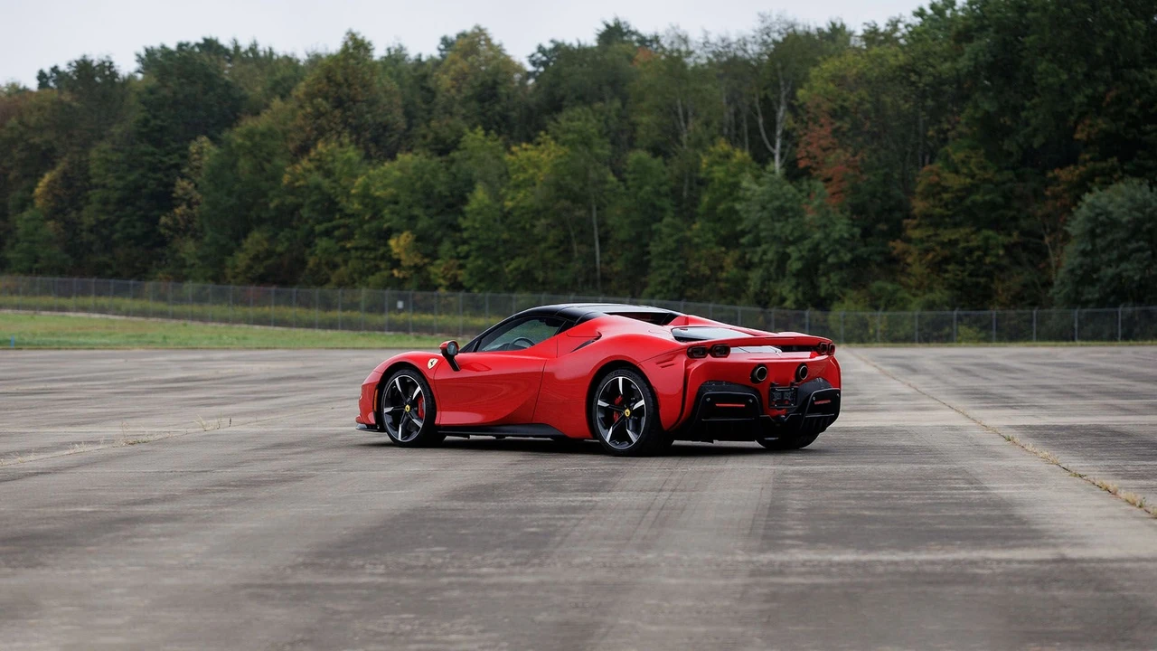 2022 Ferrari SF90 Spider - Image 21 of 31