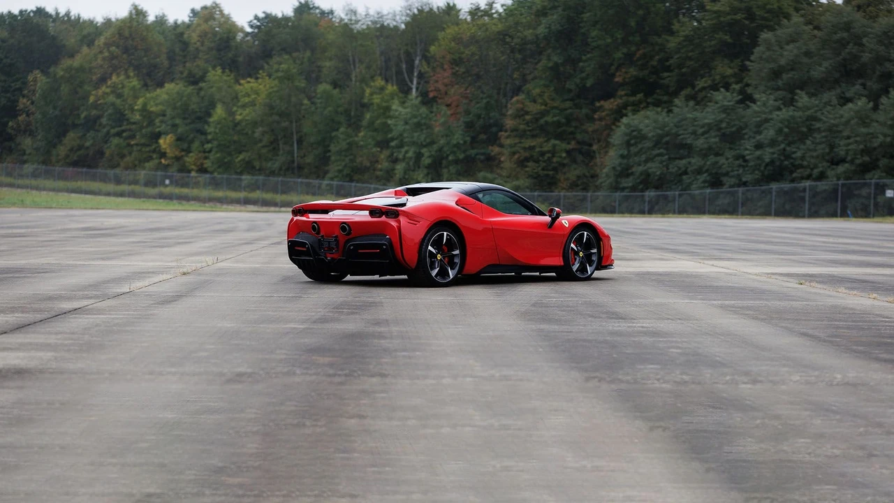2022 Ferrari SF90 Spider - Image 20 of 31