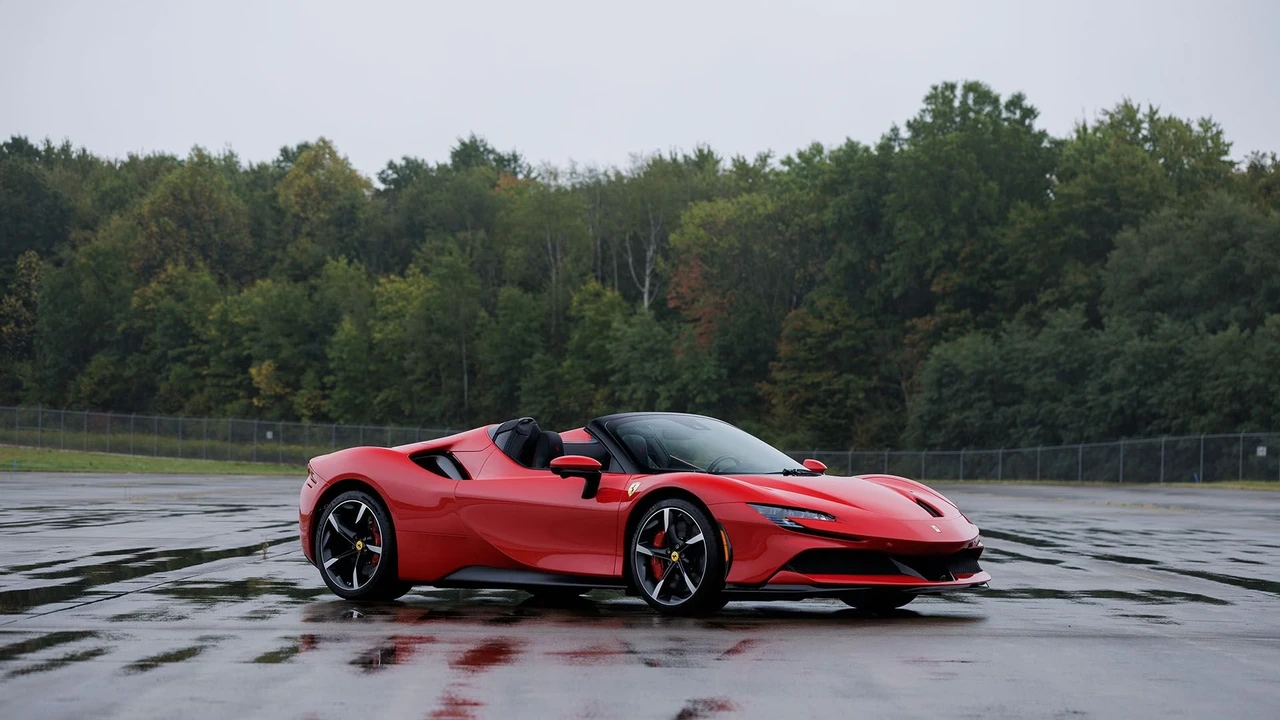 2022 Ferrari SF90 Spider - Image 12 of 31