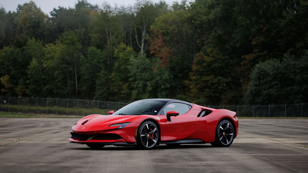 2022 Ferrari SF90 Spider - Image 11 of 31