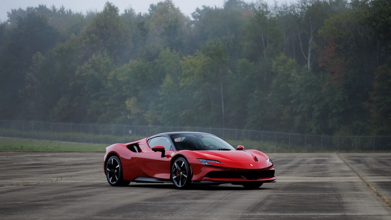 2022 Ferrari SF90 Spider - Image 15 of 31