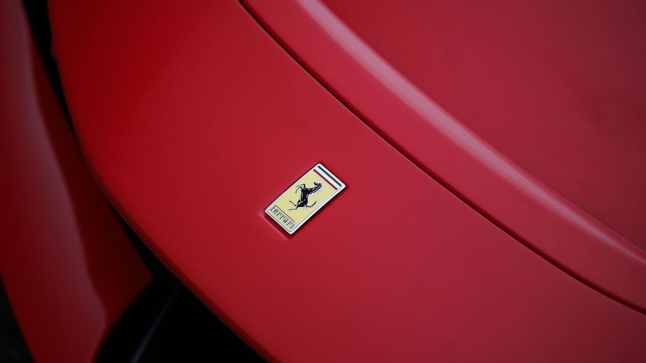 2022 Ferrari SF90 Spider - Image 25 of 31