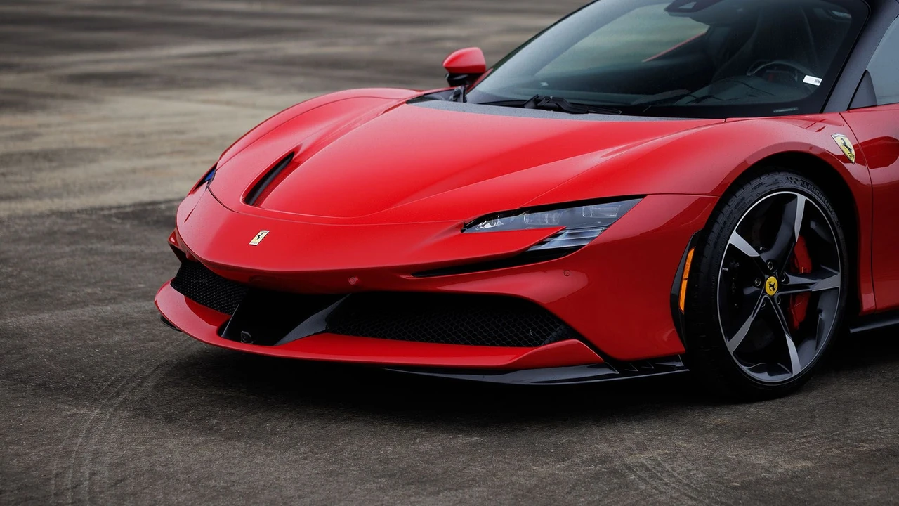 2022 Ferrari SF90 Spider - Image 27 of 31