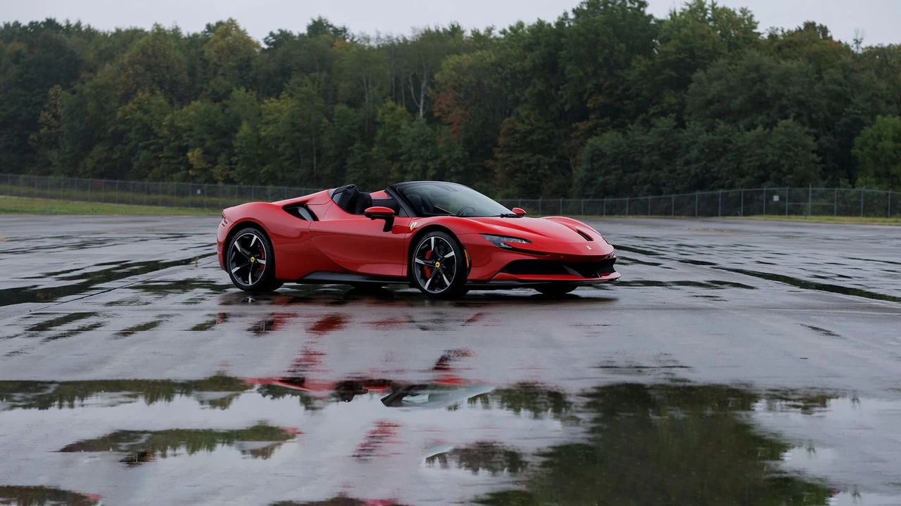 2022 Ferrari SF90 Spider - Image 14 of 31