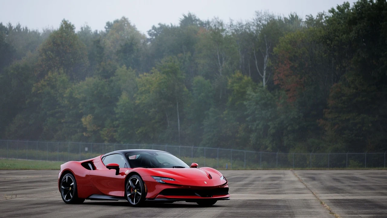2022 Ferrari SF90 Spider - Image 18 of 31