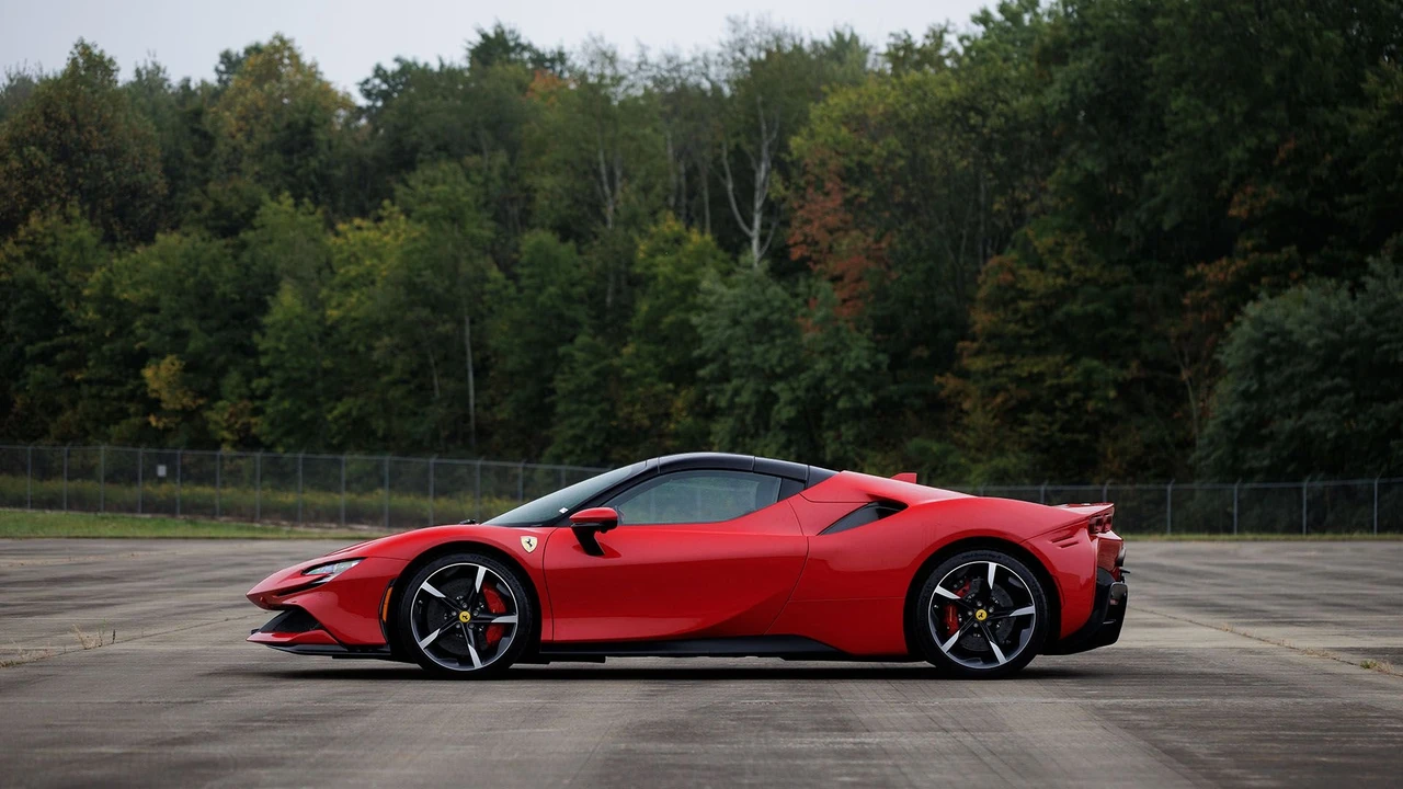 2022 Ferrari SF90 Spider - Image 17 of 31