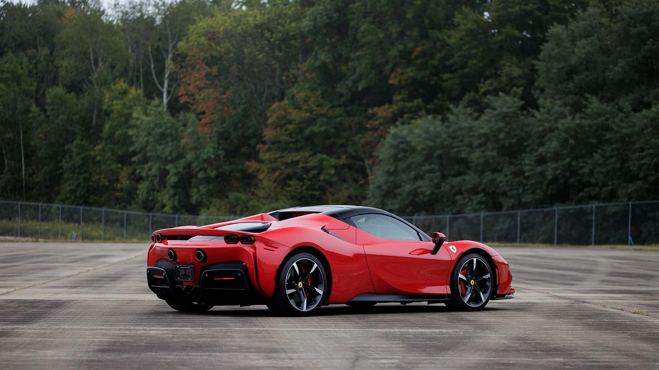 2022 Ferrari SF90 Spider - Image 19 of 31
