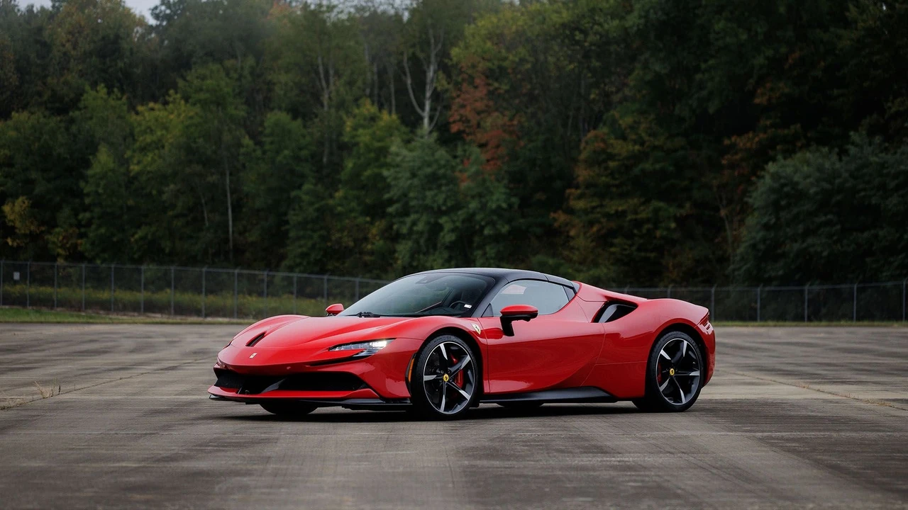2022 Ferrari SF90 Spider - Image 13 of 31