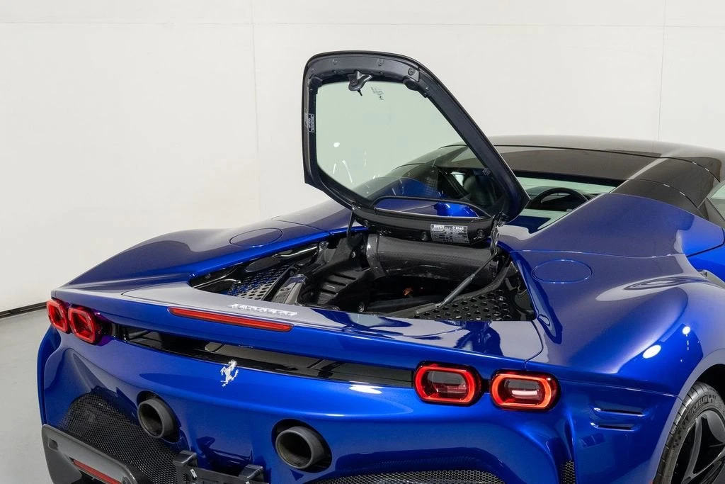 2022 Ferrari SF90 Spider - Image 17 of 31