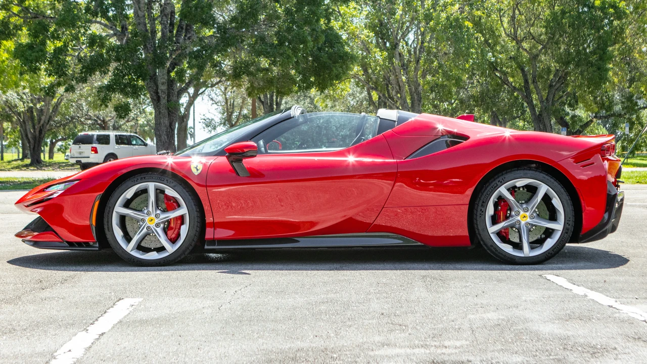 2022 Ferrari SF90 Spider - Image 10 of 31