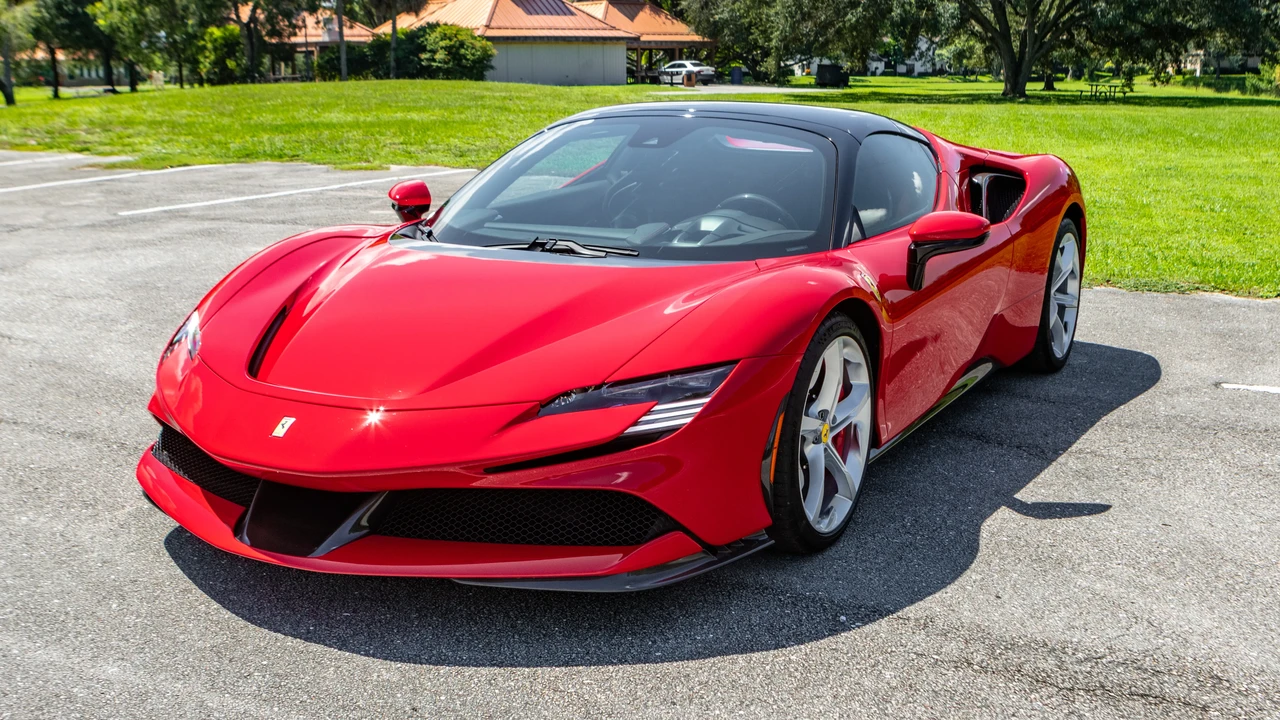 2022 Ferrari SF90 Spider - Image 17 of 31