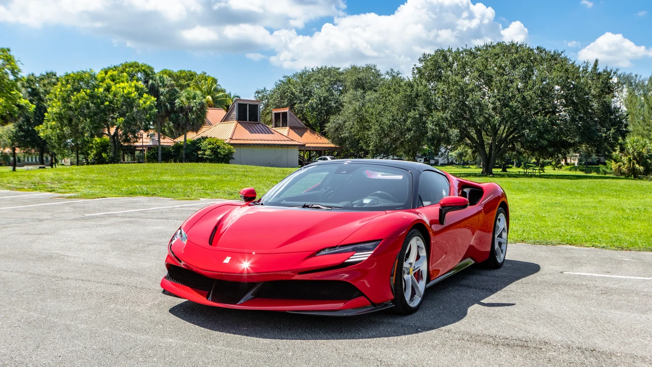 2022 Ferrari SF90 Spider - Image 16 of 31