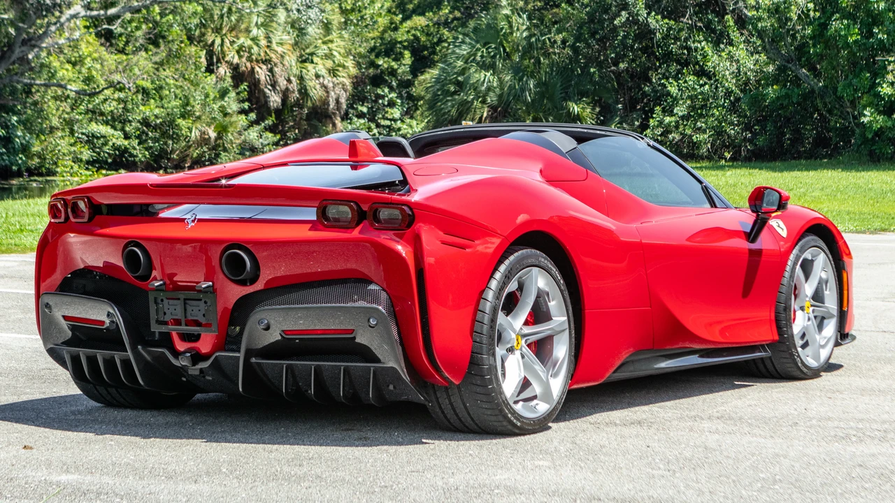 2022 Ferrari SF90 Spider - Image 12 of 31