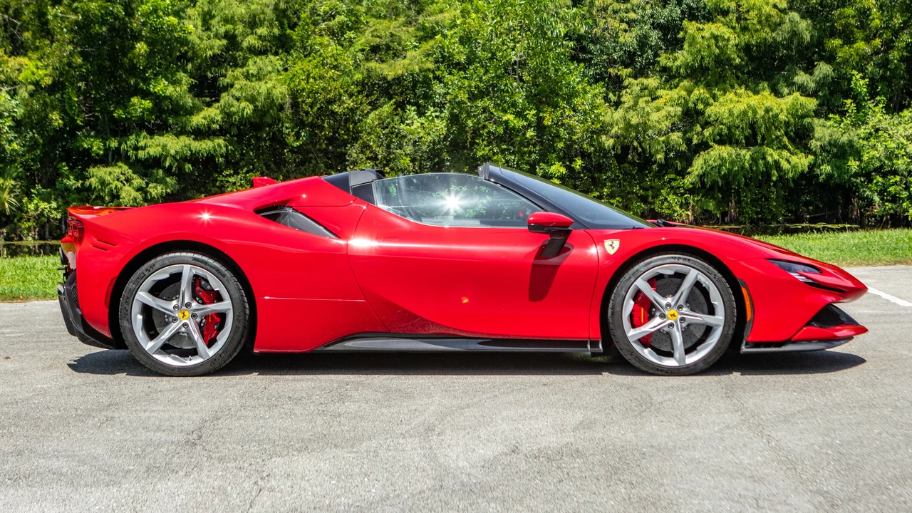 2022 Ferrari SF90 Spider - Image 13 of 31