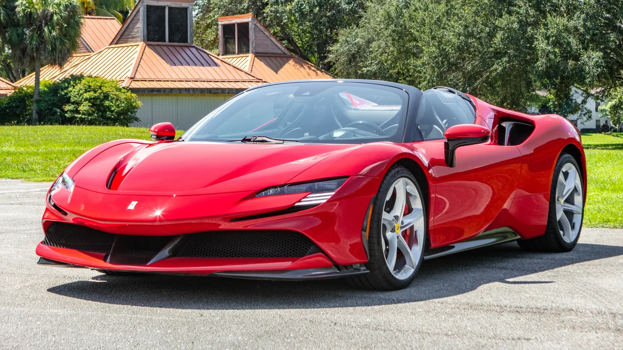 2022 Ferrari SF90 Spider - Image 9 of 31