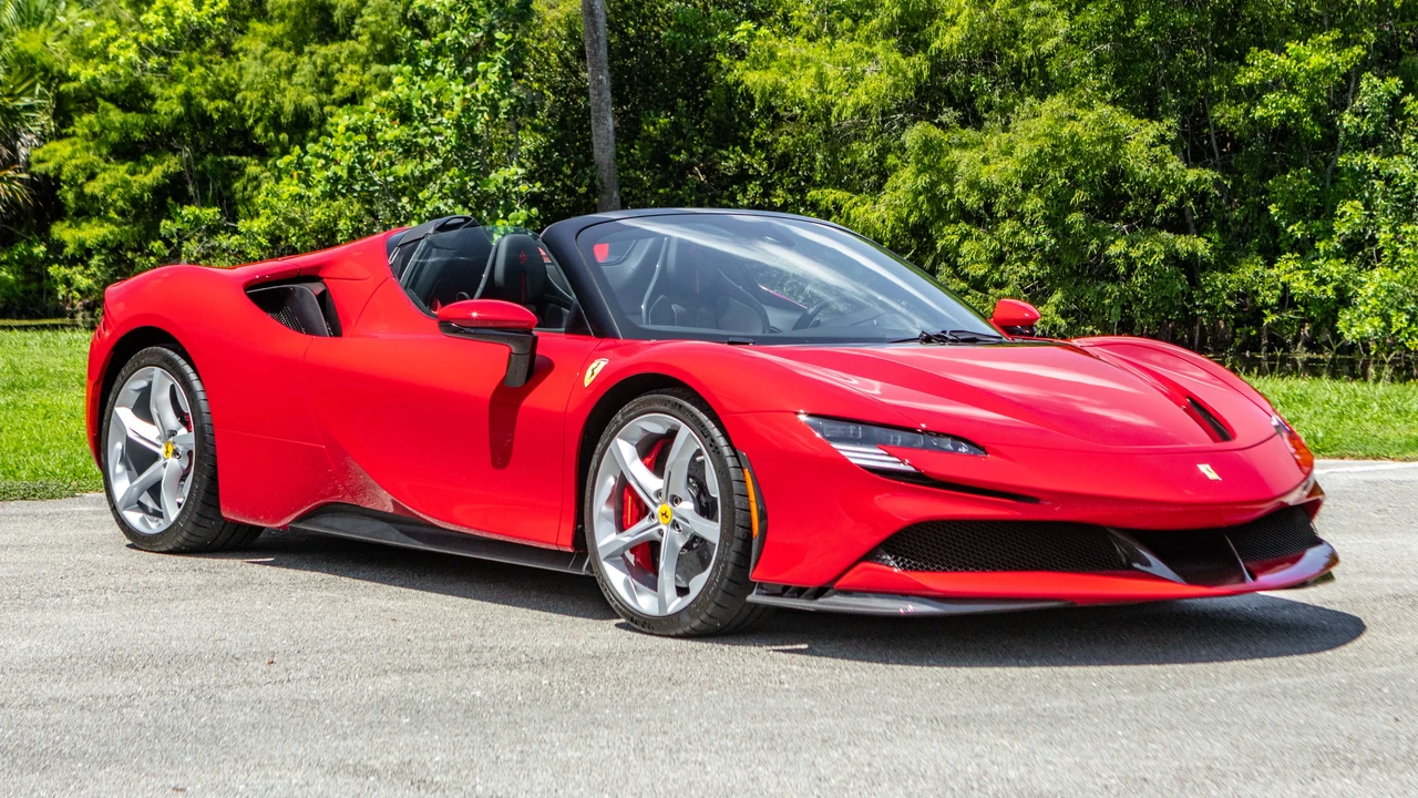 2022 Ferrari SF90 Spider - Image 14 of 31