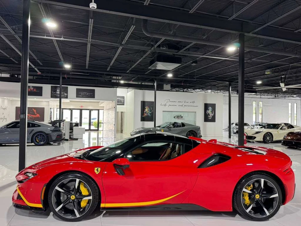 2022 Ferrari SF90 Spider - Image 12 of 31