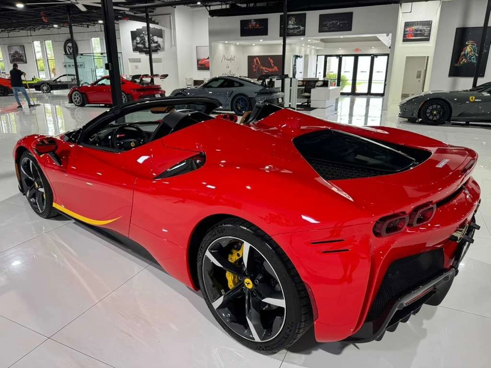 2022 Ferrari SF90 Spider - Image 5 of 31