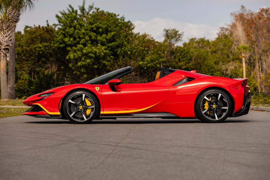 2022 Ferrari SF90 Spider - Image 25 of 31