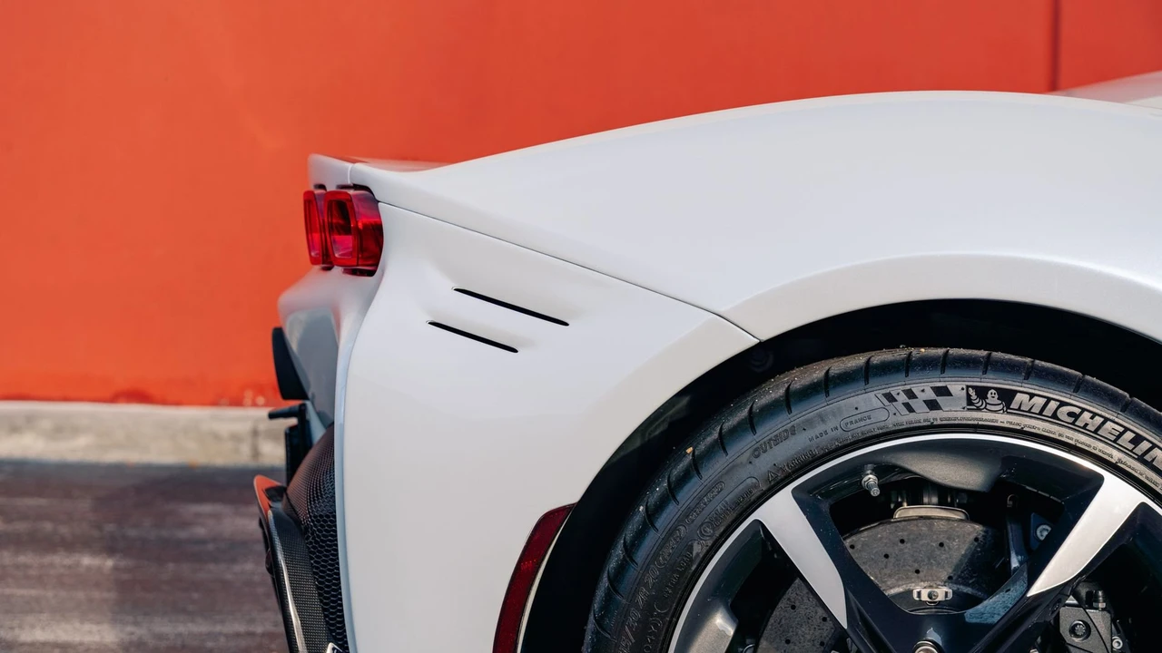 2022 Ferrari SF90 Stradale - Image 27 of 31