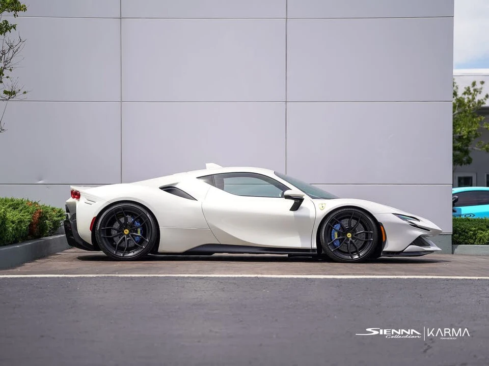 2022 Ferrari SF90 Stradale - Image 22 of 31