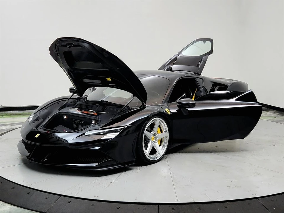 2022 Ferrari SF90 Stradale - Image 9 of 12