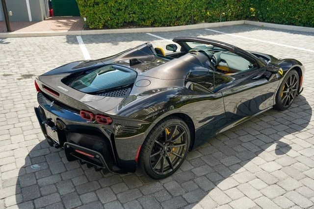 2022 Ferrari SF90 Spider - Image 28 of 31