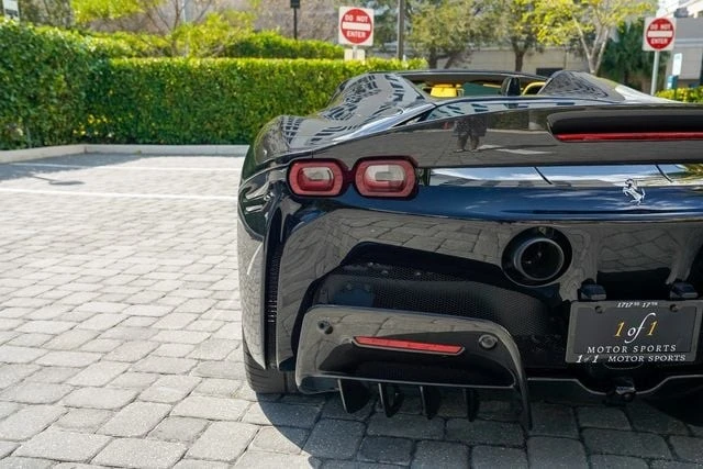 2022 Ferrari SF90 Spider - Image 24 of 31