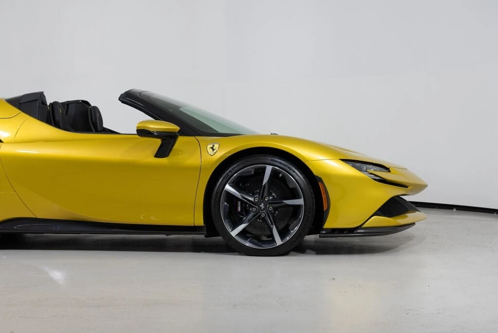 2022 Ferrari SF90 Spider - Image 15 of 31
