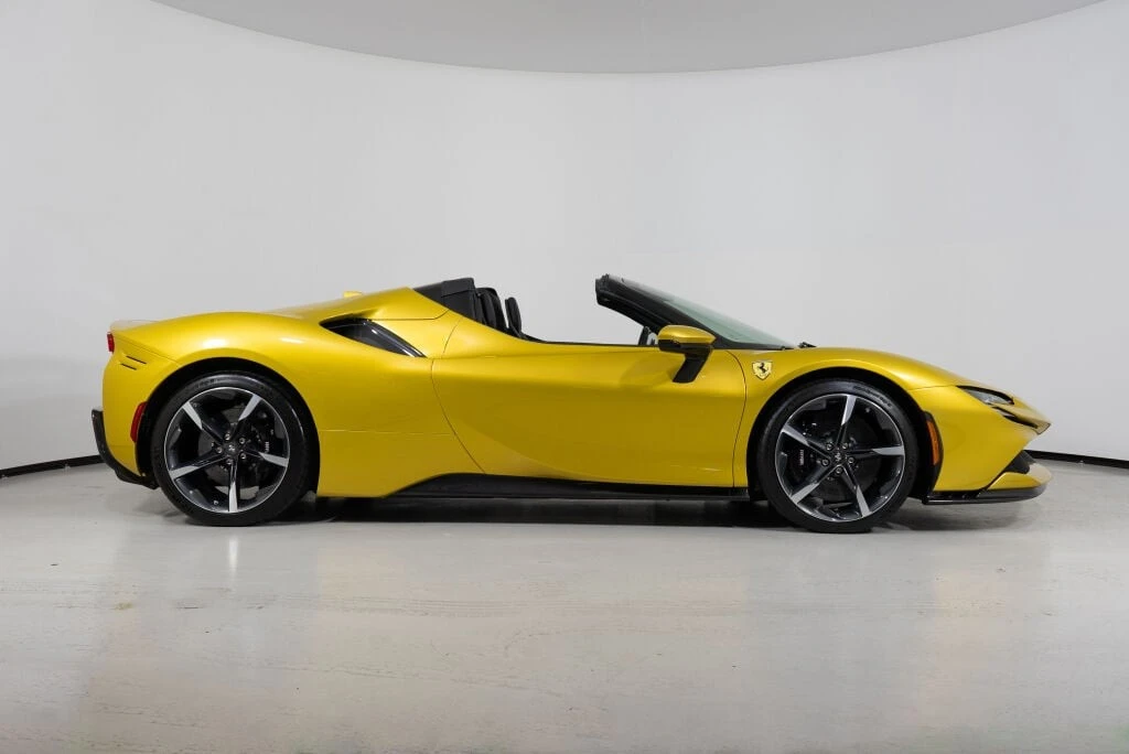 2022 Ferrari SF90 Spider - Image 14 of 31
