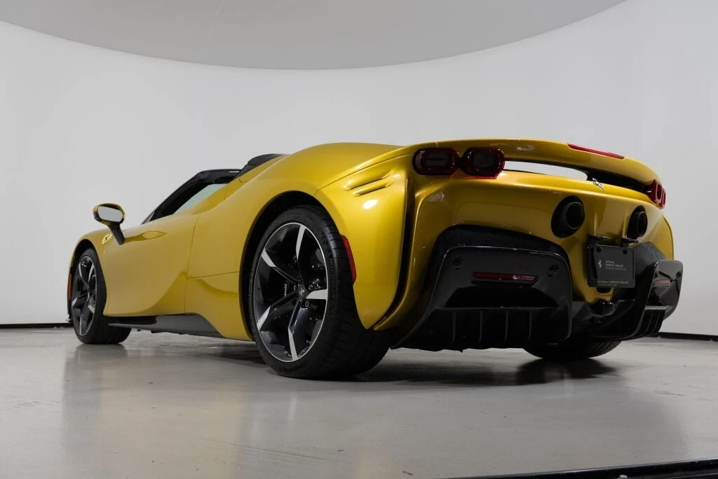 2022 Ferrari SF90 Spider - Image 24 of 31