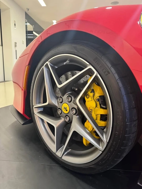 2022 Ferrari F8 Spider - Image 7 of 13