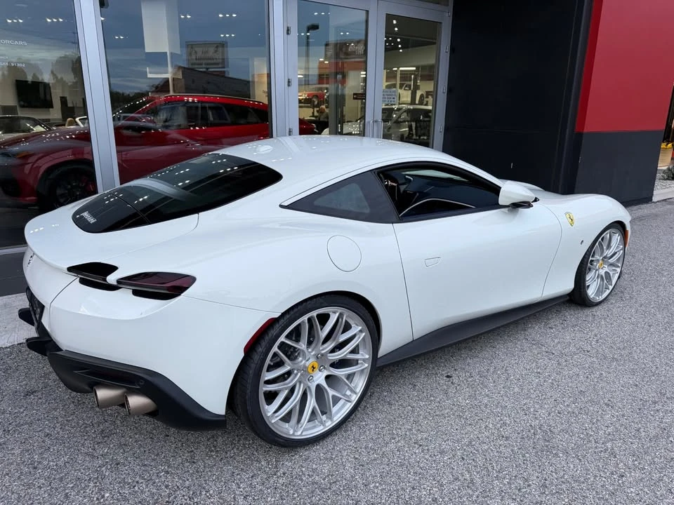 2022 Ferrari Roma - Image 7 of 14
