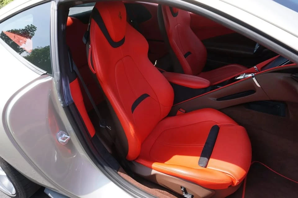 2022 Ferrari Roma - Image 14 of 15