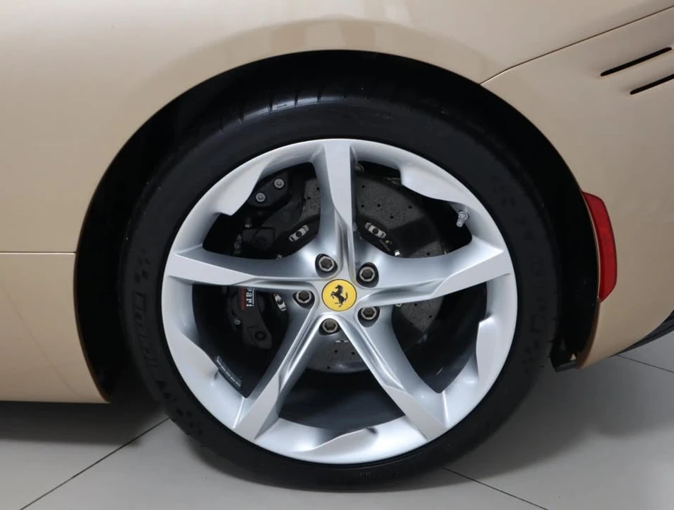 2022 Ferrari SF90 Spider - Image 18 of 19