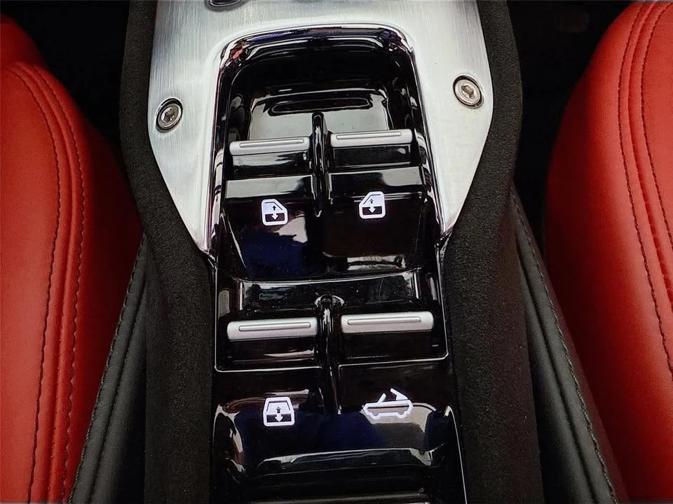 2022 Ferrari SF90 Spider - Image 19 of 20