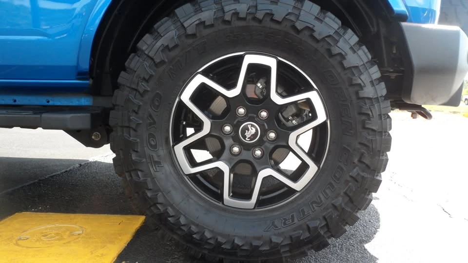 2022 Ford Bronco 6th Gen - Image 10 of 11