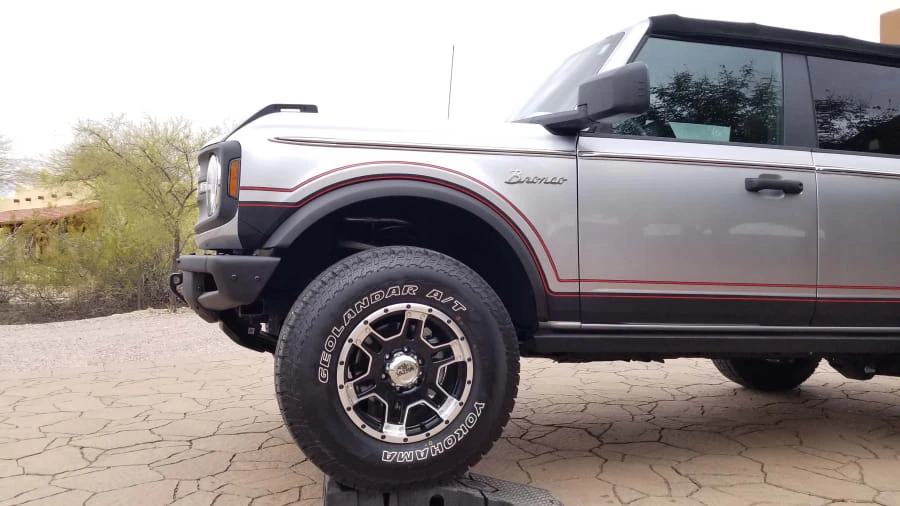 2022 Ford Bronco 6th Gen - Image 9 of 31