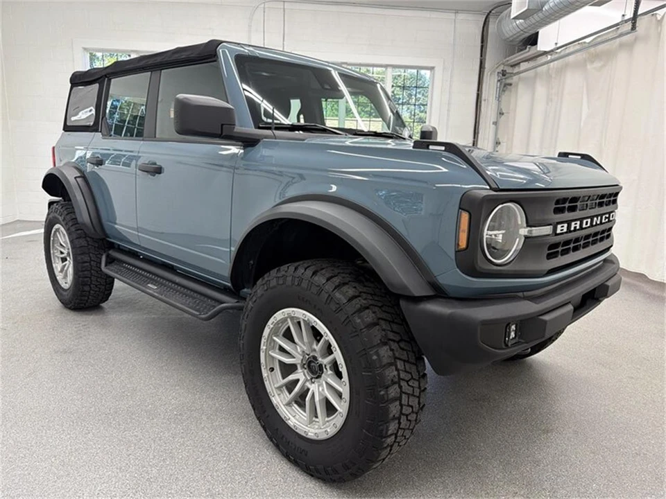 2022 Ford Bronco 6th Gen - Image 3 of 16