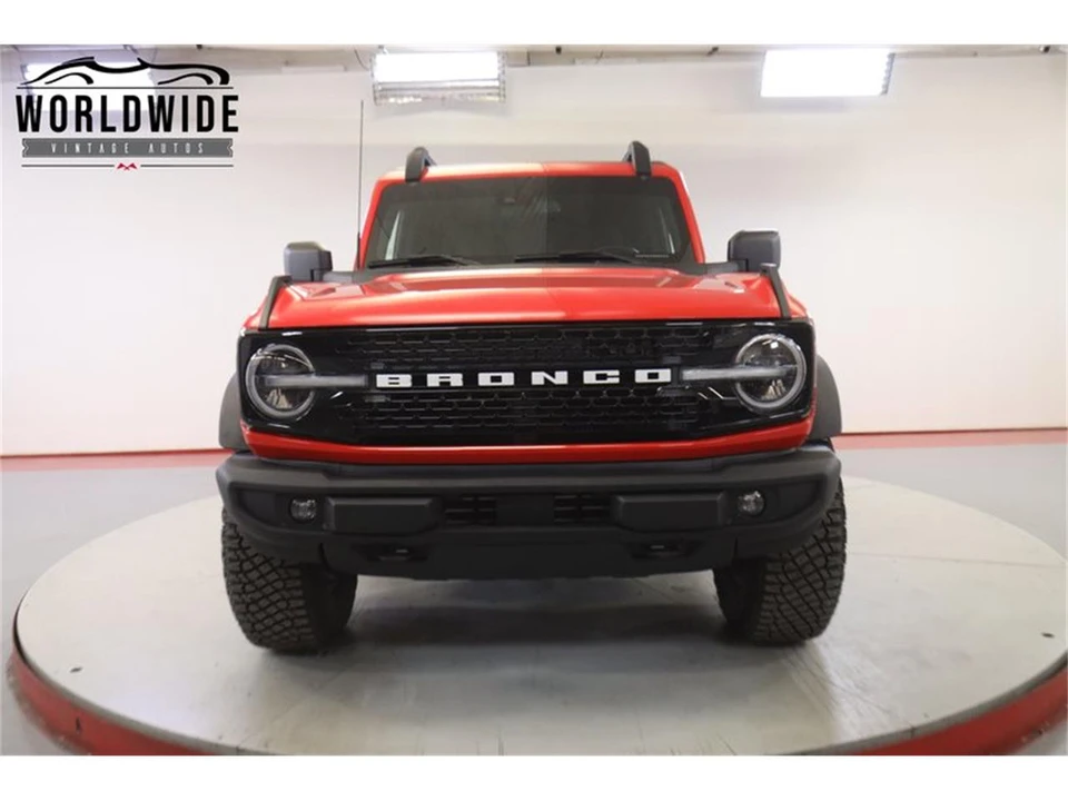 2022 Ford Bronco 6th Gen - Image 19 of 31