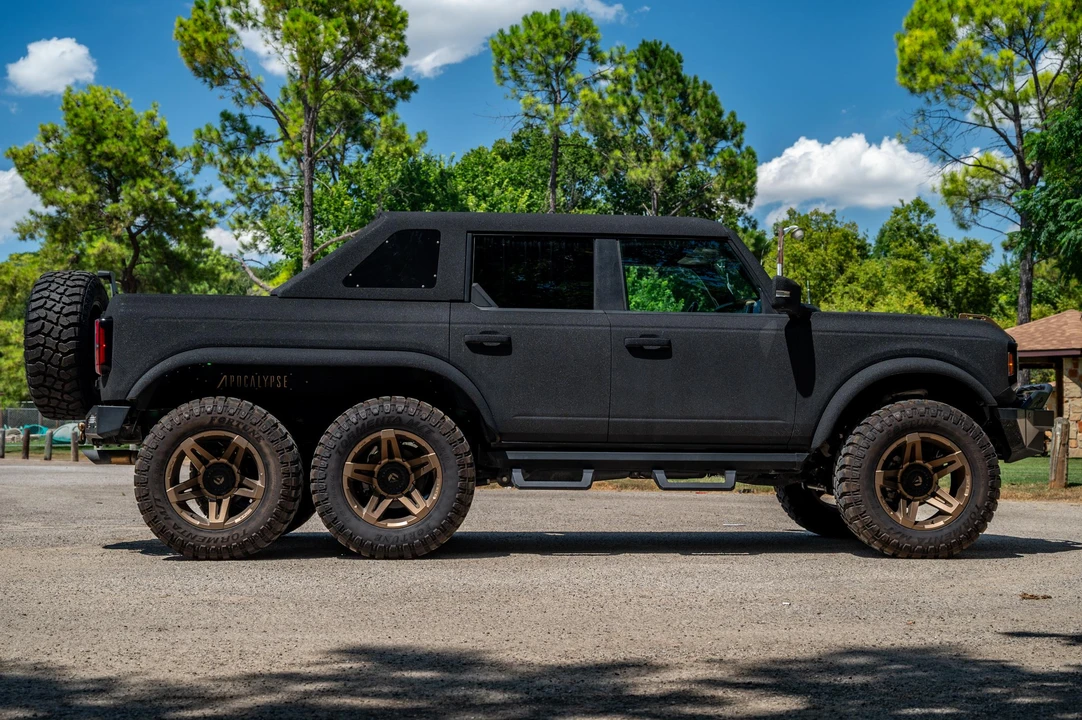 2022 Ford Bronco 6th Gen - Image 8 of 31