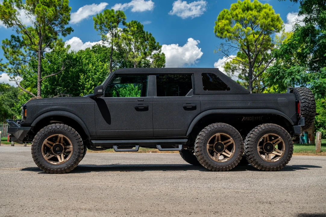 2022 Ford Bronco 6th Gen - Image 3 of 31