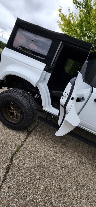 2022 Ford Bronco 6th Gen - Image 9 of 10