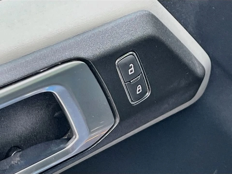 2022 Ford Bronco 6th Gen - Image 18 of 20