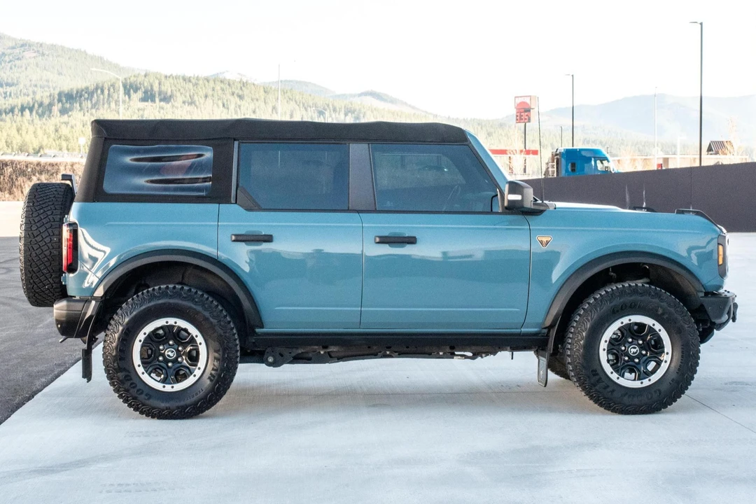 2022 Ford Bronco 6th Gen - Image 3 of 31